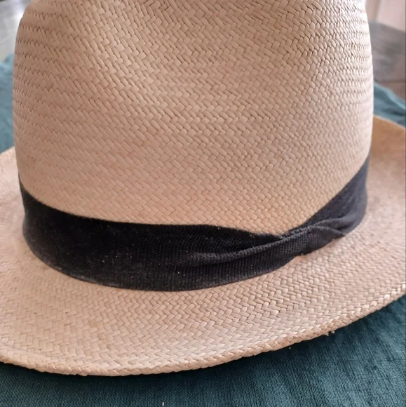 Trilby Style Hat Straw Fedora with Black Band Vacay Trends - Picture 5 of 10